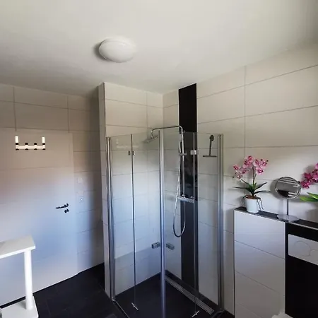 Am Dock Apartment *